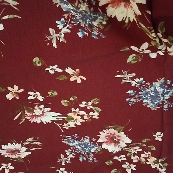Last chanceFlutter Sleeve Burgundy FloralMidiDress - Picture 4 of 6